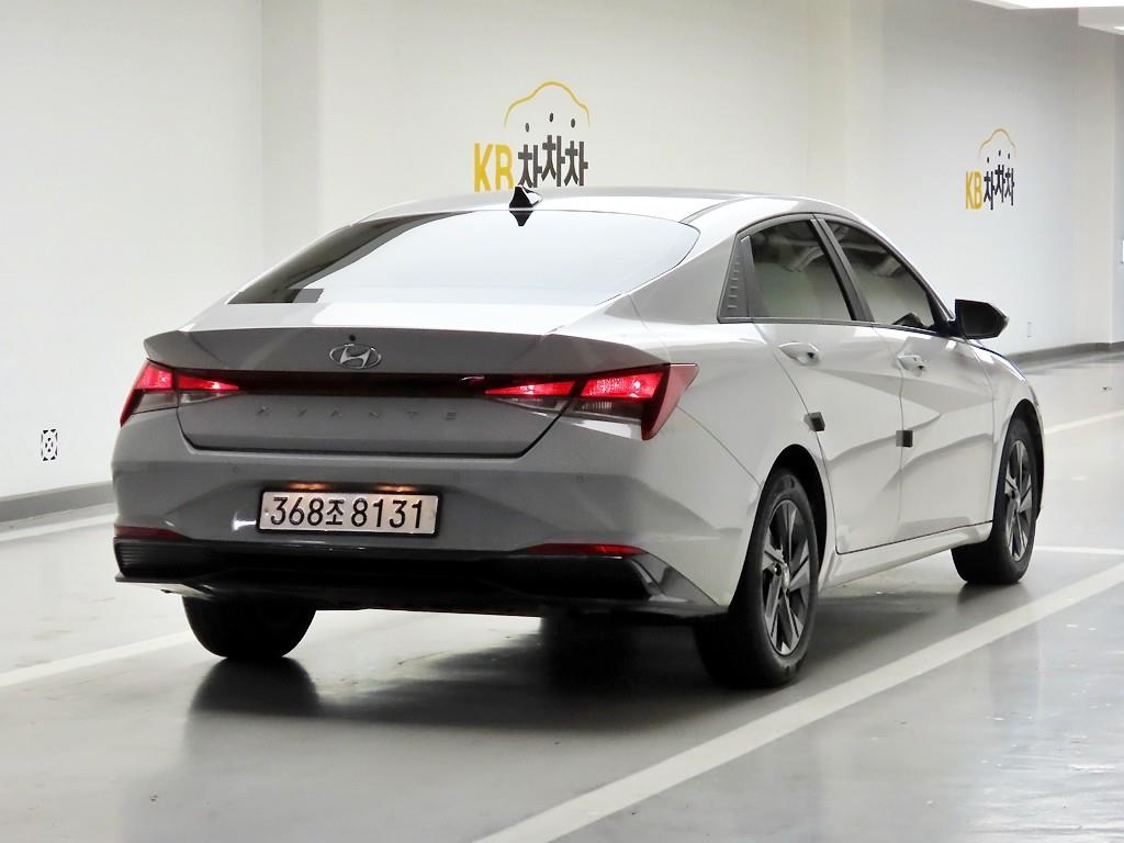 HYUNDAI Avante - Vista 6