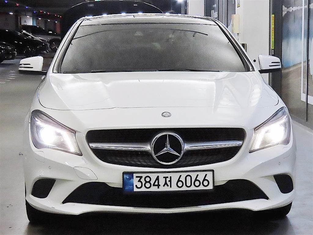 Mercedes Benz CLA Class - Vista 2