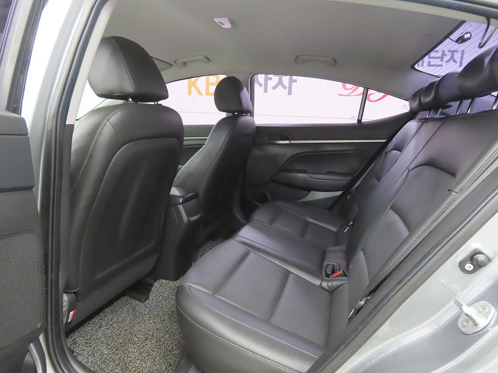 HYUNDAI Avante - Vista 8