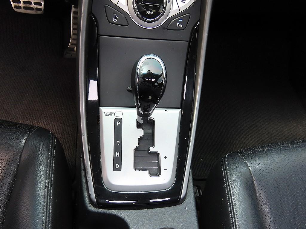 HYUNDAI Avante - Vista 12