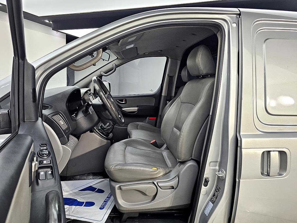 HYUNDAI Starex - Vista 10