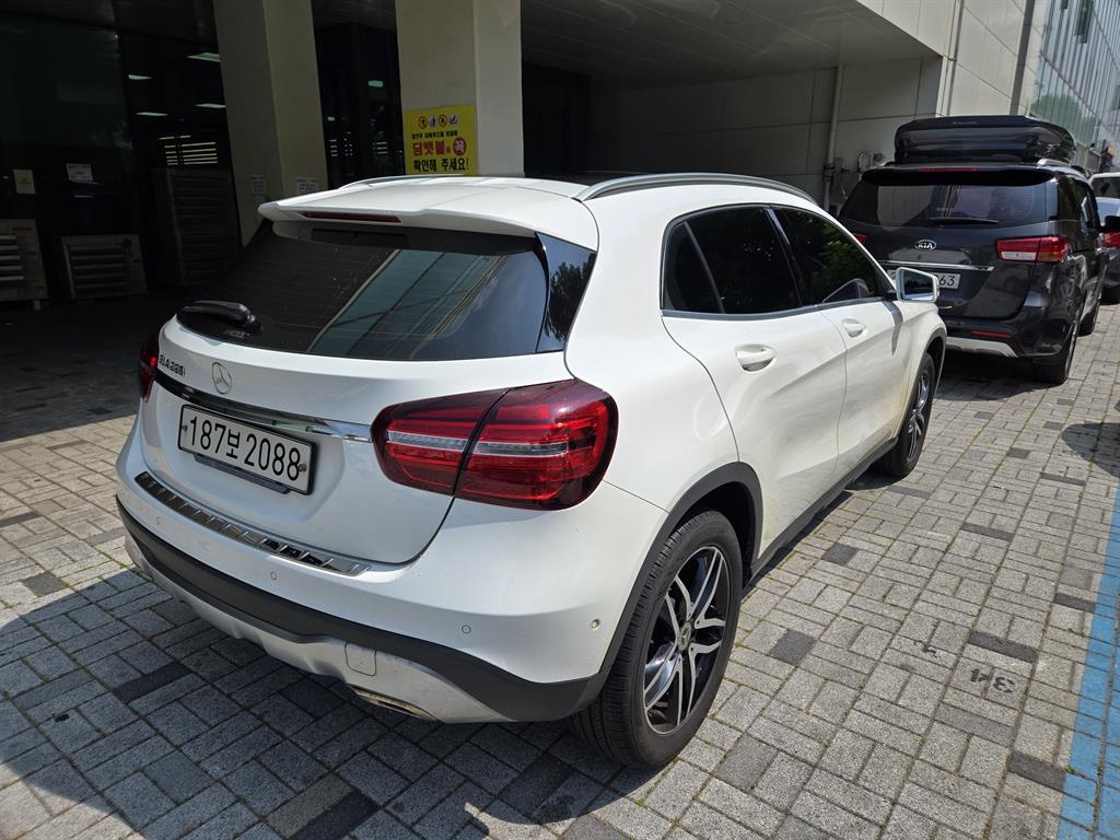 Mercedes Benz GLA Class - Vista 6