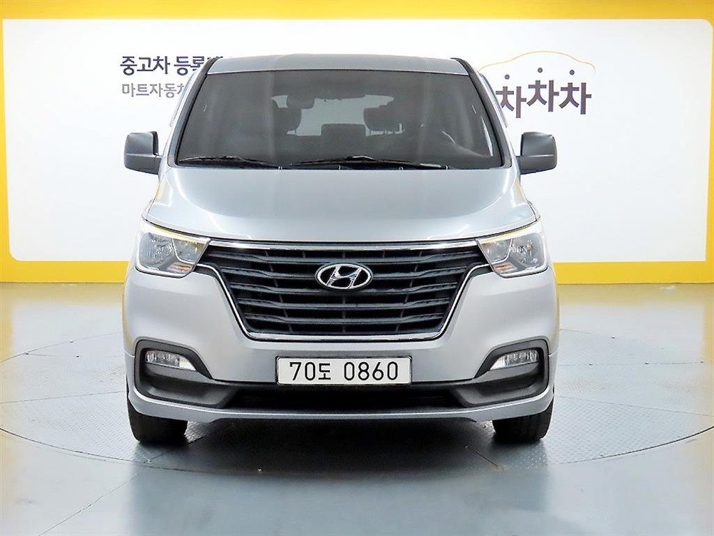 HYUNDAI Starex 2019 Gris - Importación desde Corea - HF Imports Iquique - Foto 1