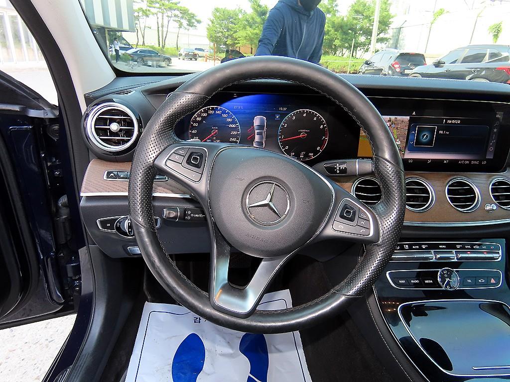 Mercedes Benz E class - Vista 10
