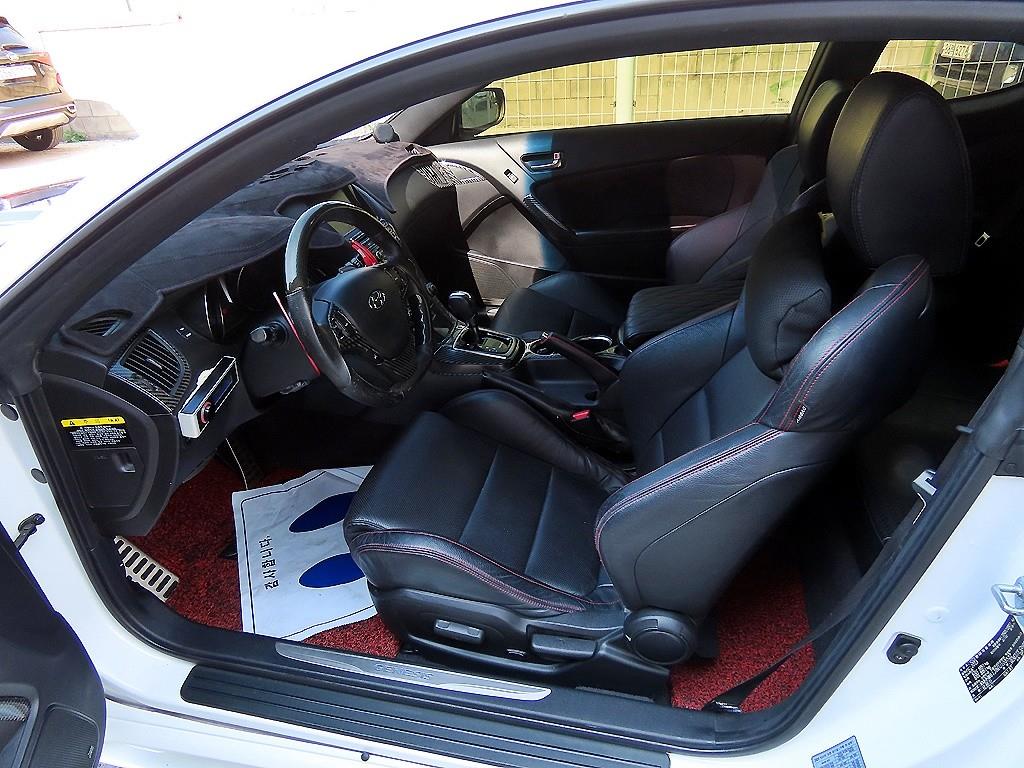 HYUNDAI Genesis - Vista 7