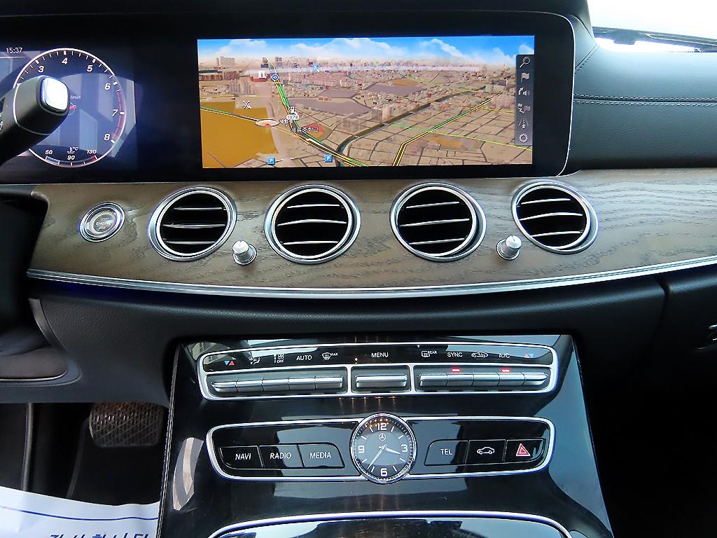 Mercedes Benz E class 2018 Azul - Importación desde Corea - HF Imports Iquique - Foto 16