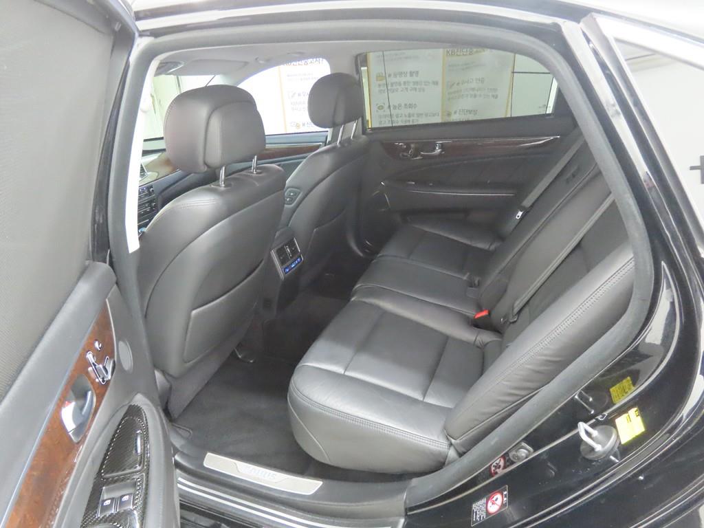 HYUNDAI Equus - Vista 8
