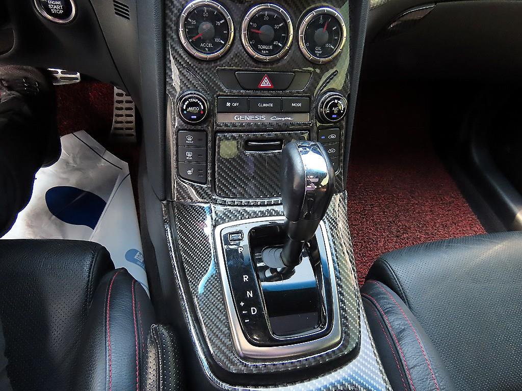 HYUNDAI Genesis - Vista 12