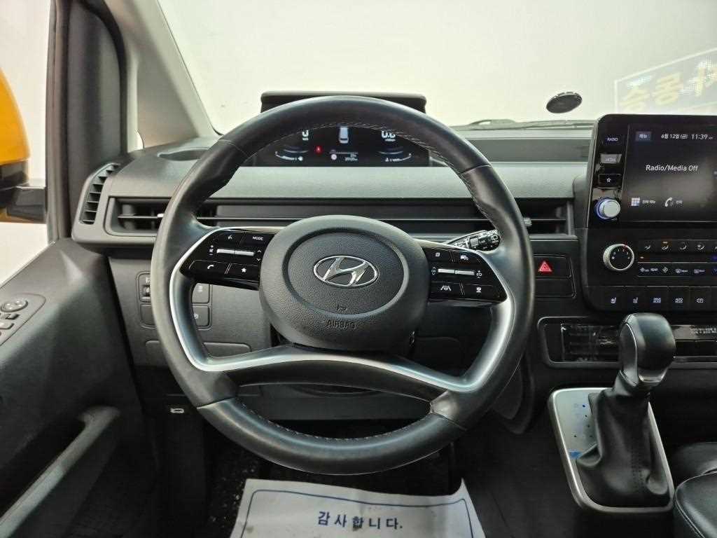 HYUNDAI Staria - Vista 11