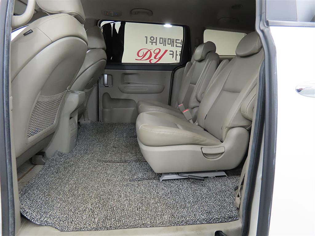 KIA Carnival - Vista 8