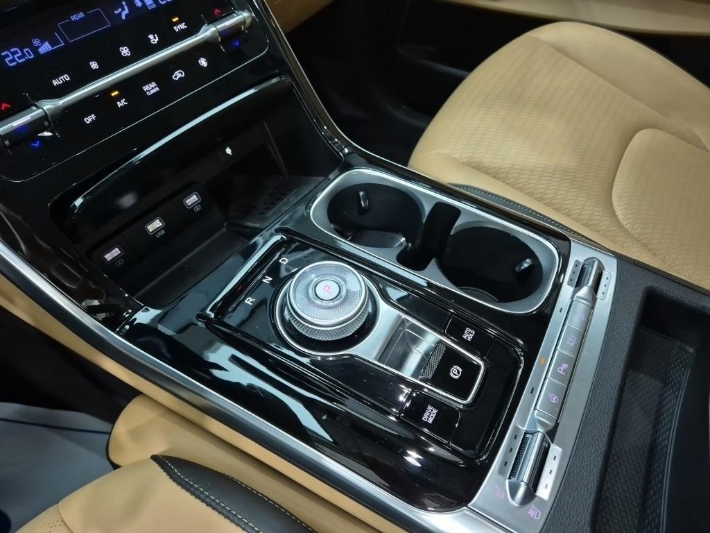 KIA Carnival - Vista 10