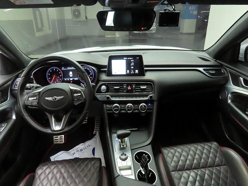 Genesis G70 - Vista 10