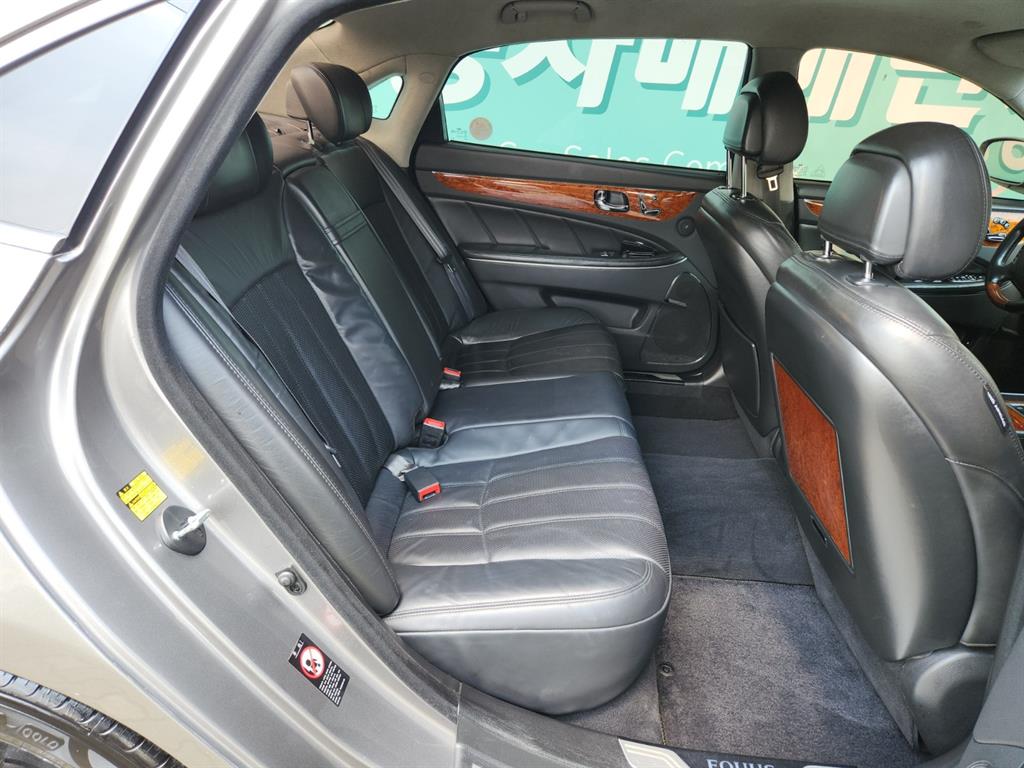 HYUNDAI Equus - Vista 8