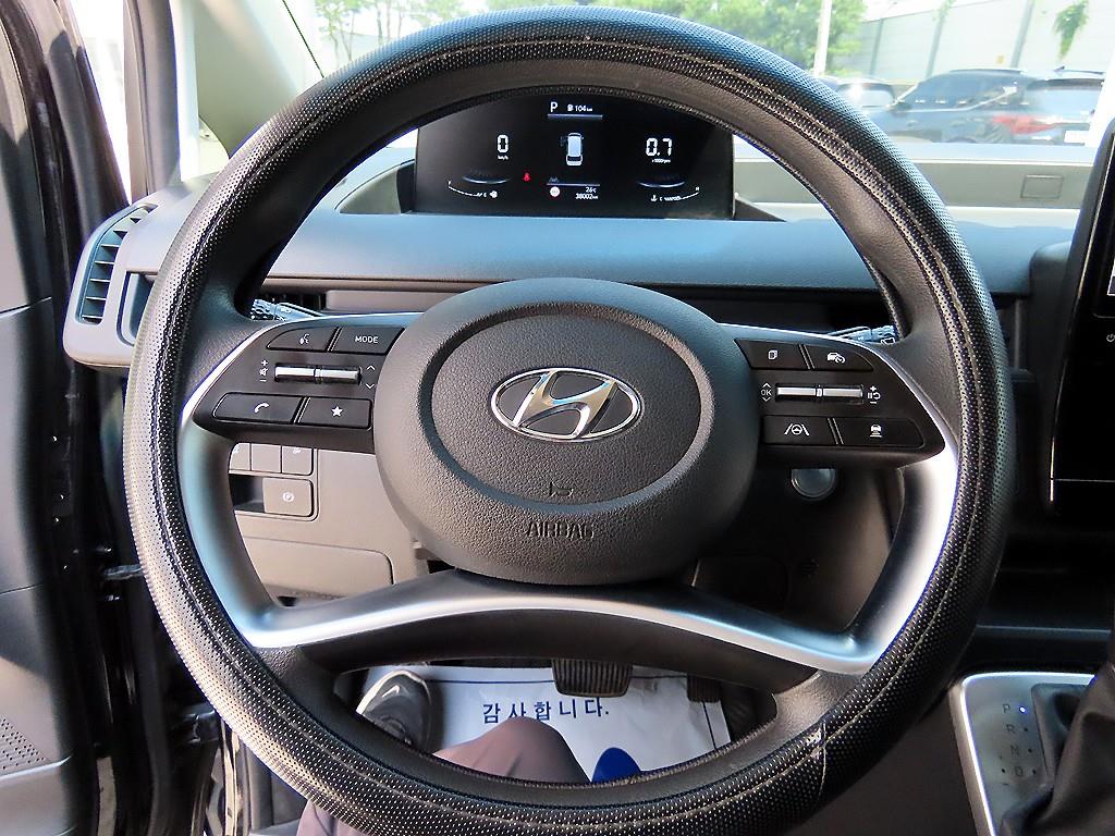HYUNDAI Staria - Vista 10