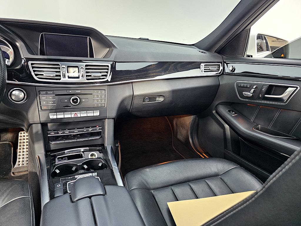 Mercedes Benz E class - Vista 12