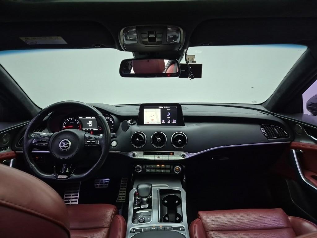 KIA Stinger - Vista 9