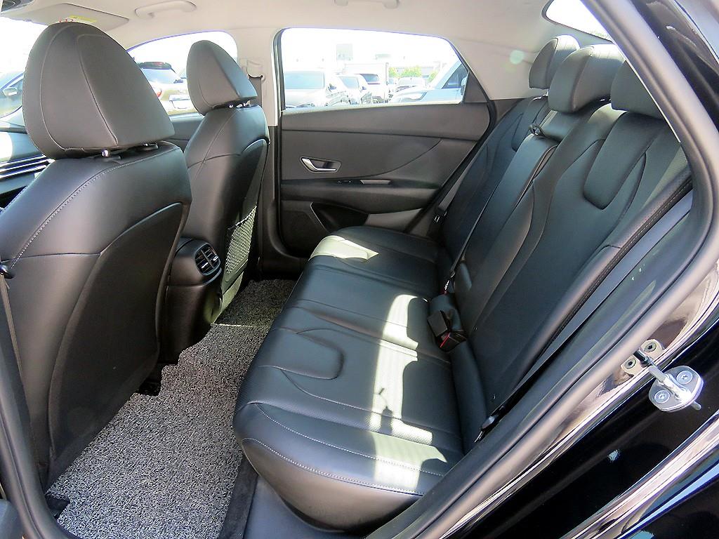 HYUNDAI Avante - Vista 8