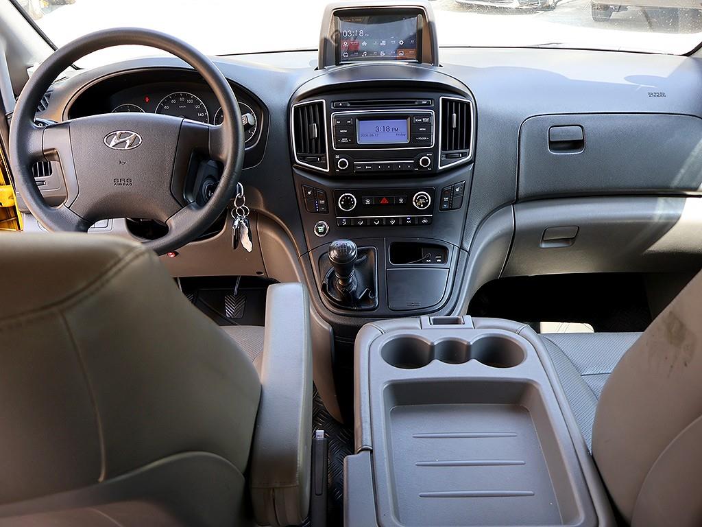 HYUNDAI Starex - Vista 7