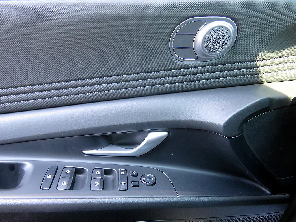 HYUNDAI Avante - Vista 12