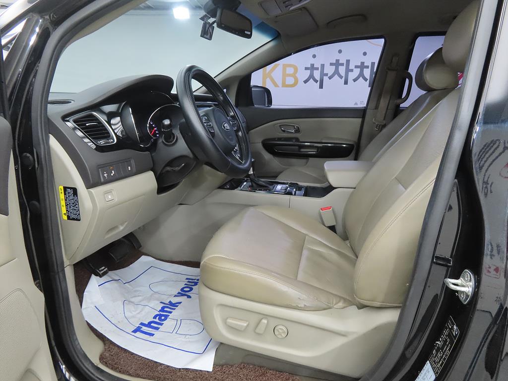 KIA Carnival - Vista 7