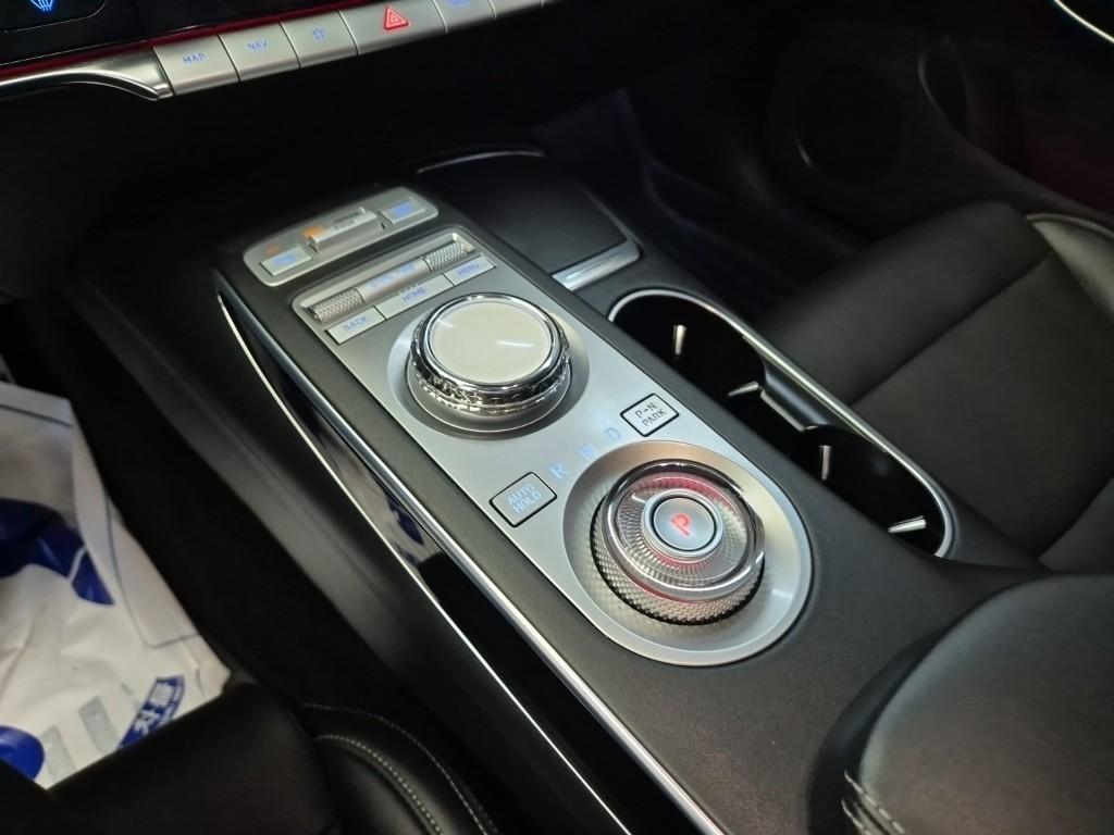 Genesis GV70 - Vista 10