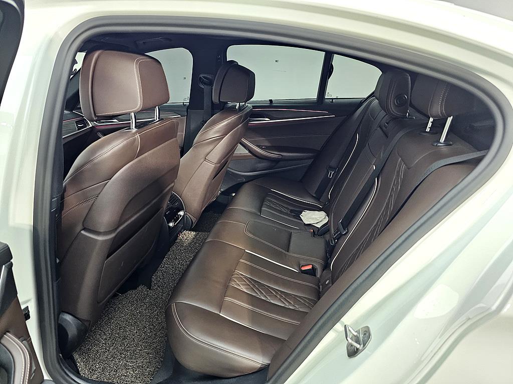BMW 5 Series - Vista 11