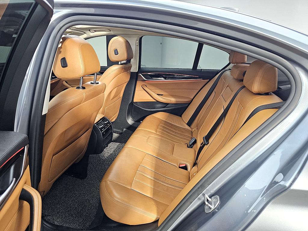BMW 5 Series - Vista 11