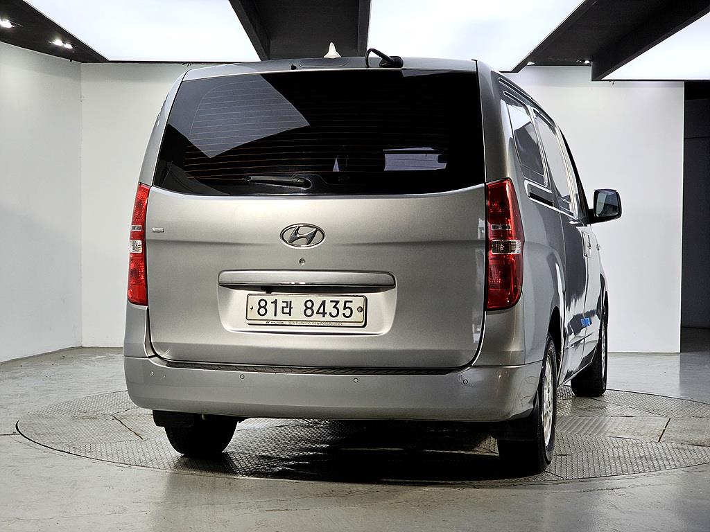 HYUNDAI Starex - Vista 3