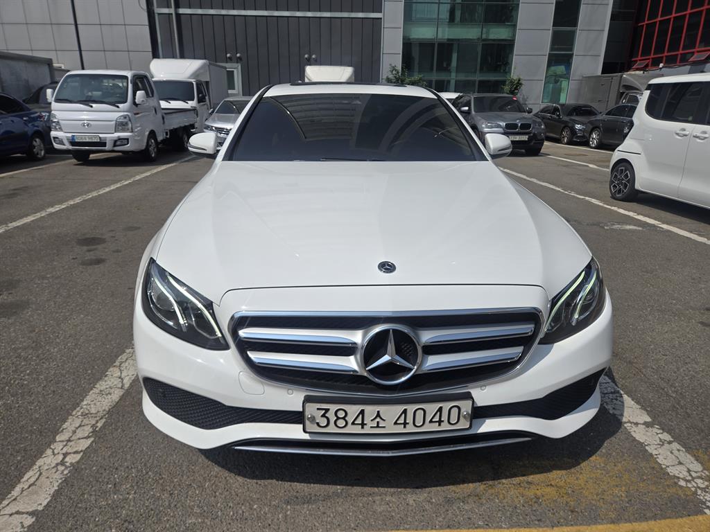 Mercedes Benz E class 2019 Blanco - Importación desde Corea - HF Imports Iquique - Foto 1