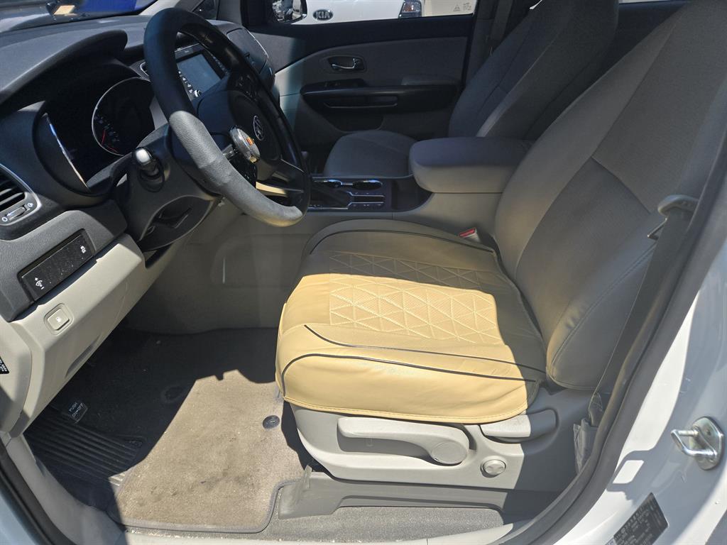 KIA Carnival - Vista 12