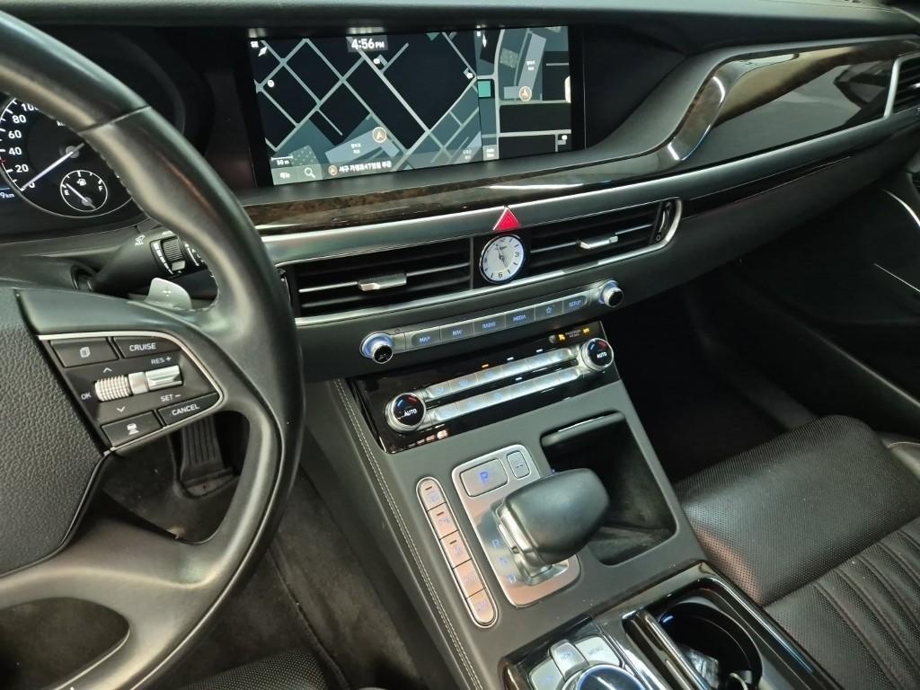 Genesis G90 - Vista 8