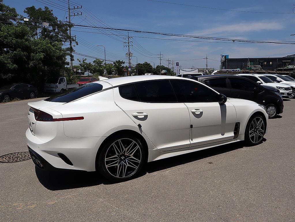 KIA Stinger - Vista 3