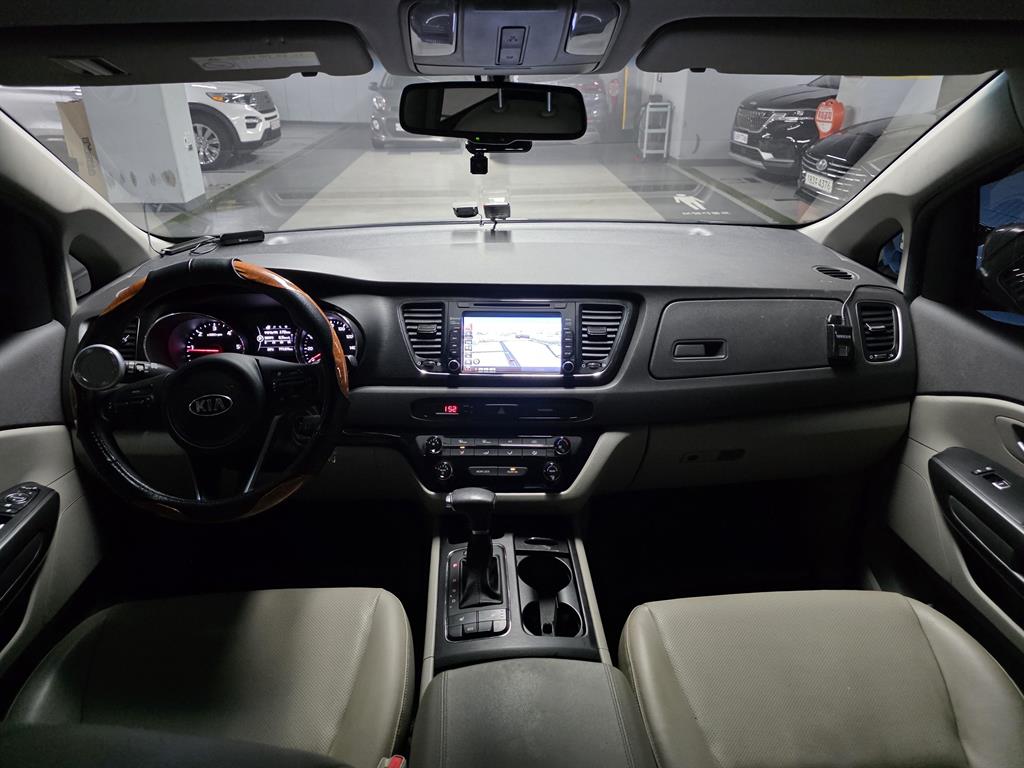 KIA Carnival - Vista 7