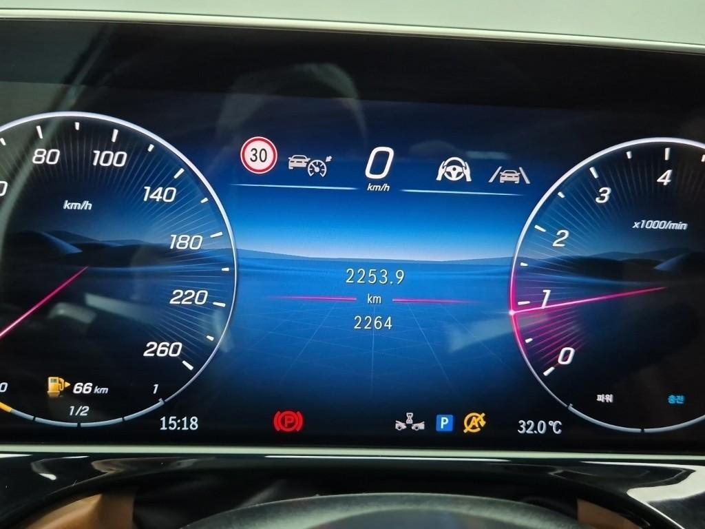 Mercedes Benz E class - Vista 9