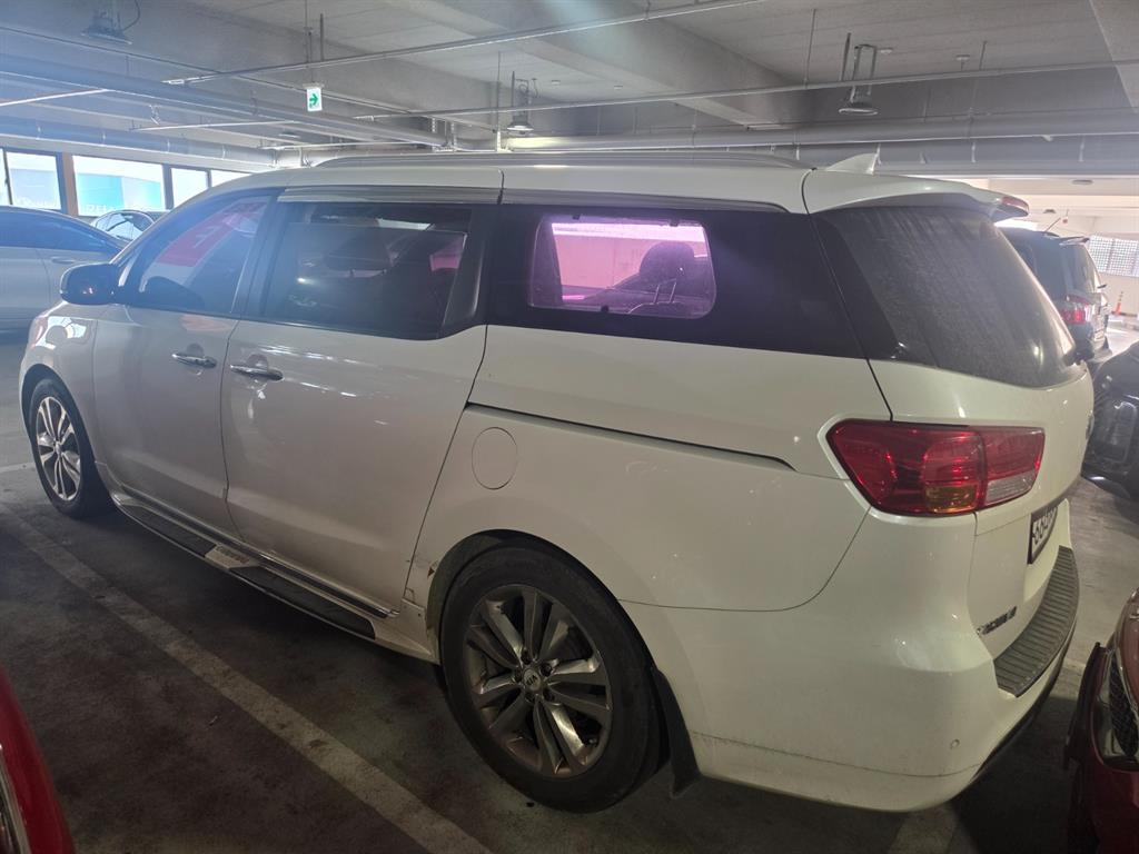 KIA Carnival - Vista 7