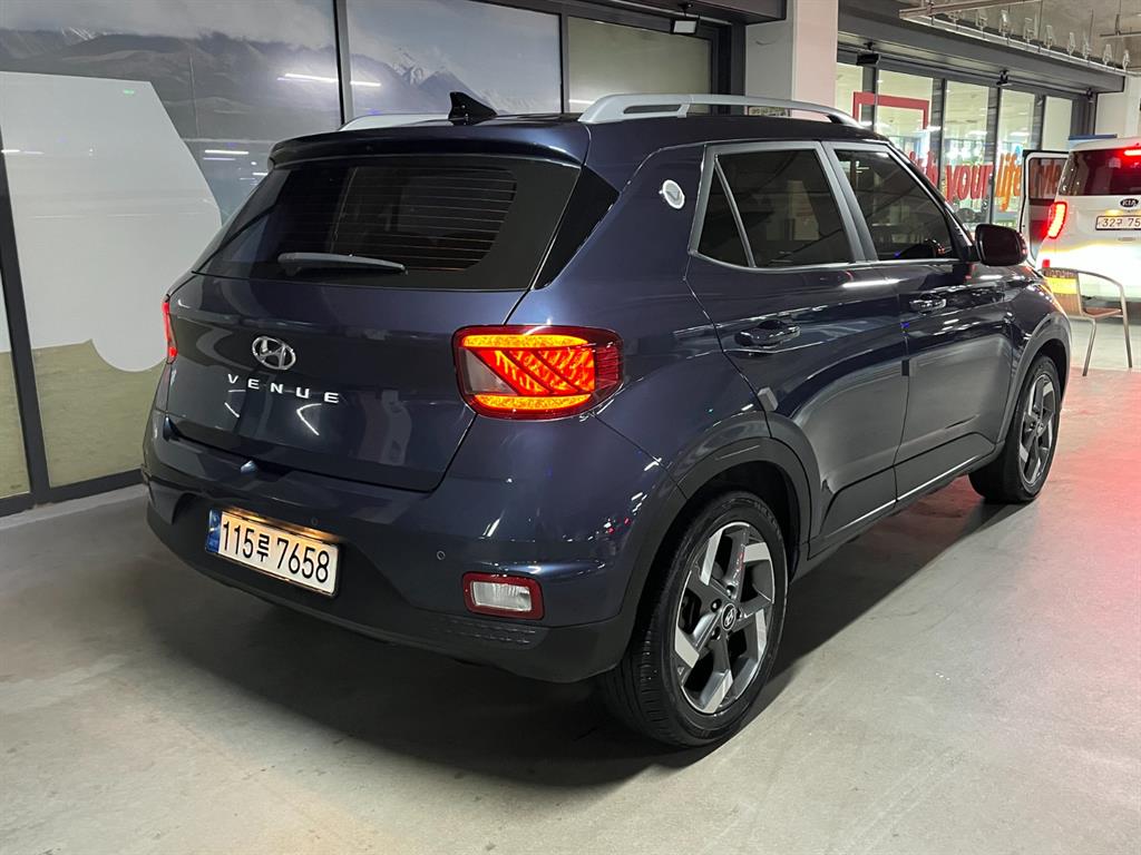 HYUNDAI Venue - Vista 6