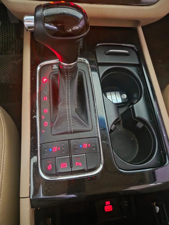 KIA Carnival - Vista 11