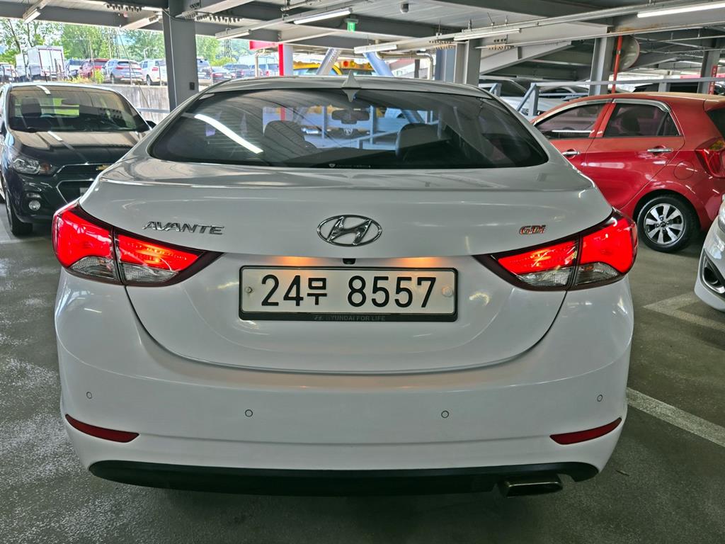 HYUNDAI Avante - Vista 6