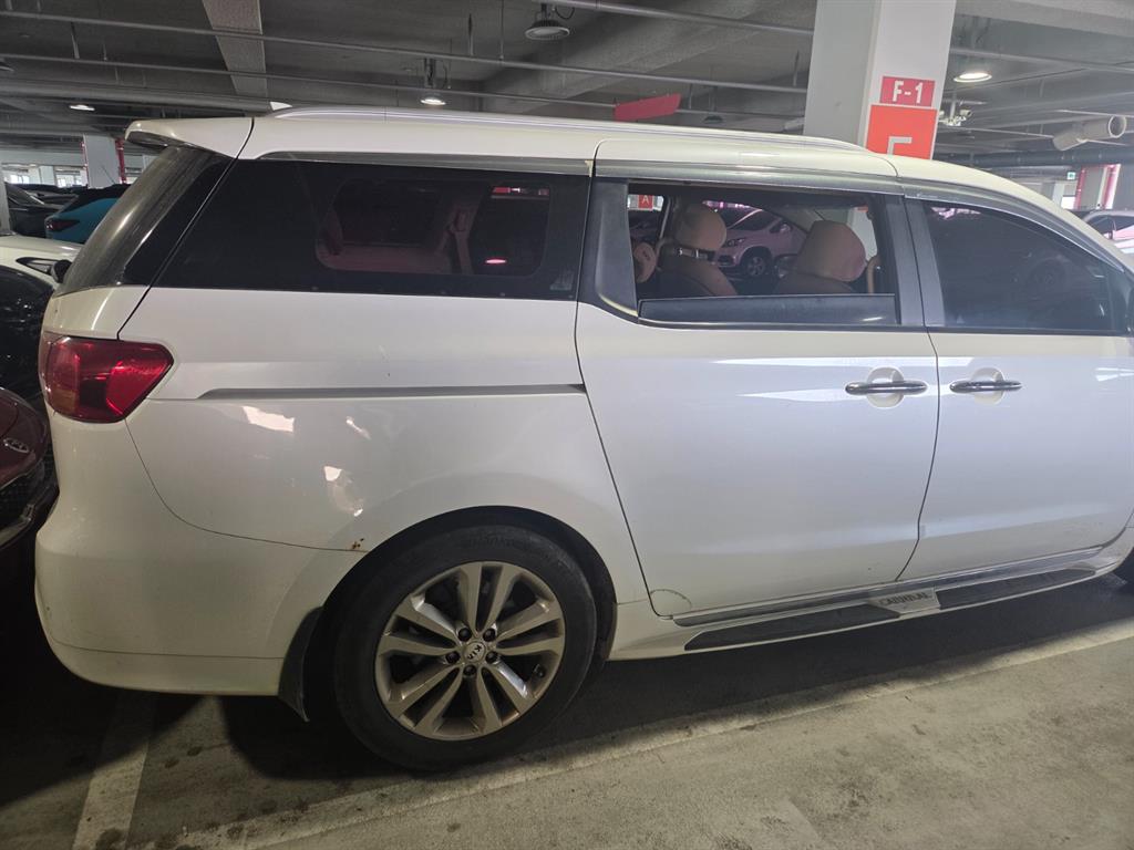 KIA Carnival - Vista 3