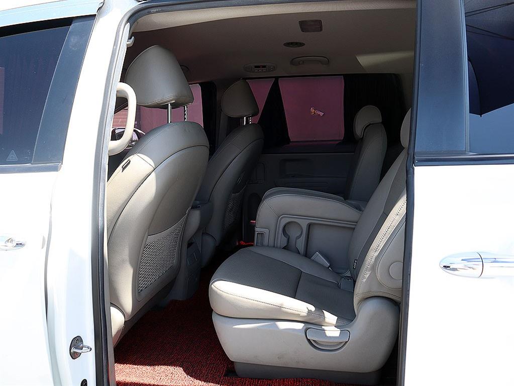 KIA Carnival - Vista 9