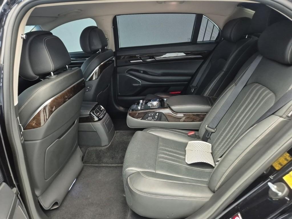Genesis G90 - Vista 11