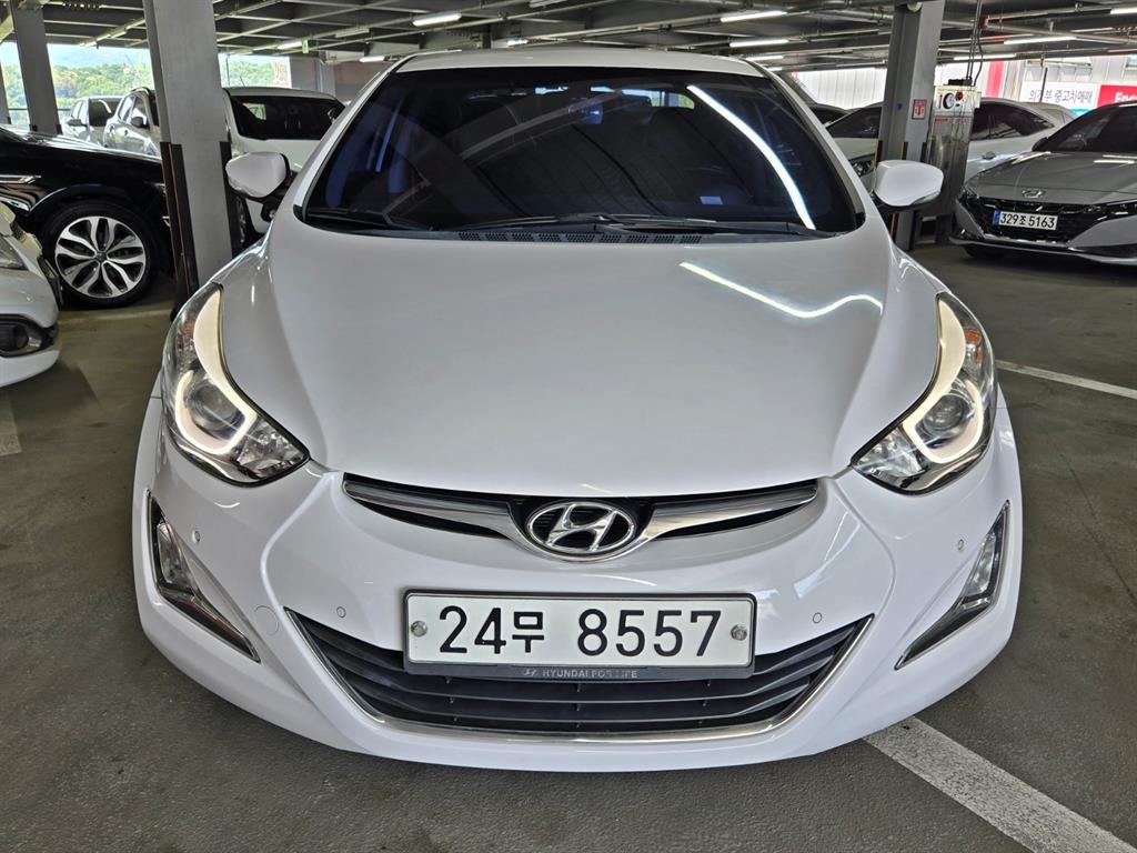 HYUNDAI Avante - Vista 3