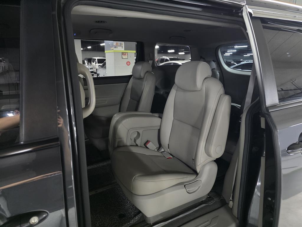 KIA Carnival - Vista 10