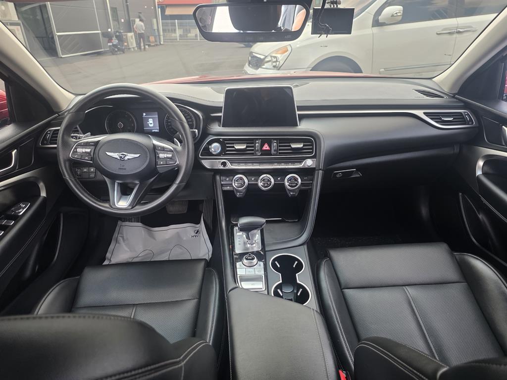 Genesis G70 - Vista 9