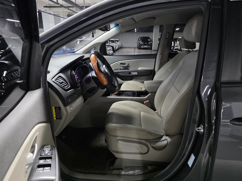 KIA Carnival - Vista 9