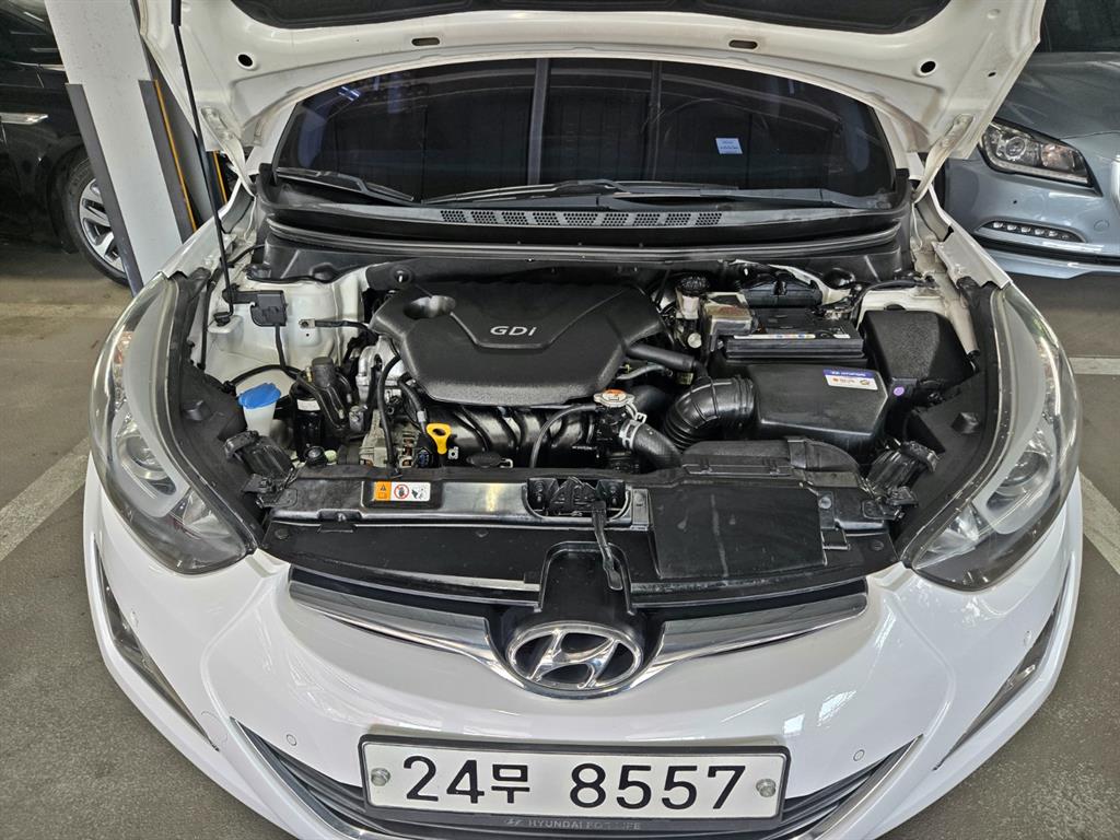 HYUNDAI Avante - Vista 8