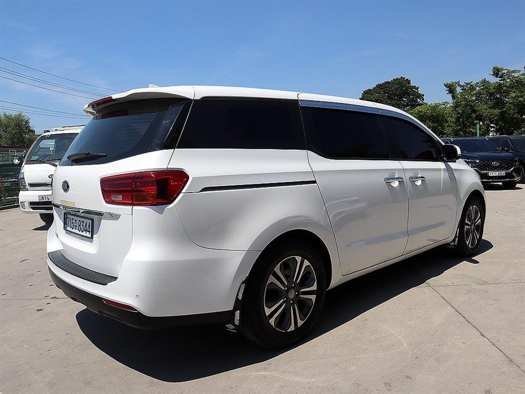 KIA Carnival - Vista 3