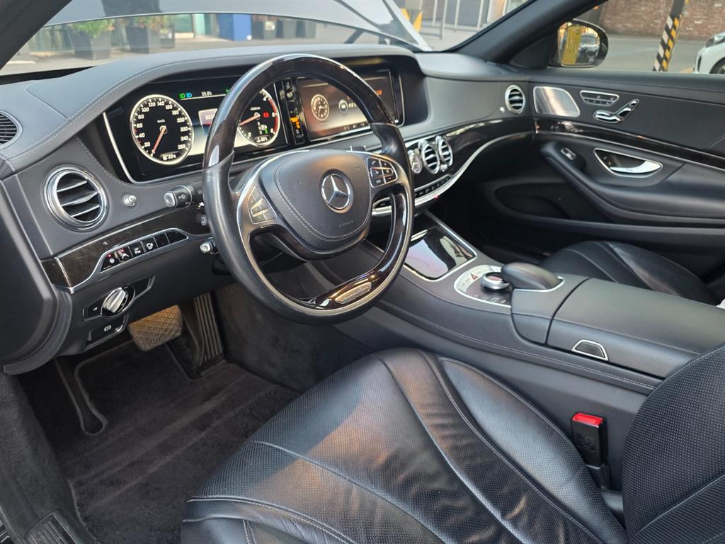 Mercedes Benz S Class - Vista 12