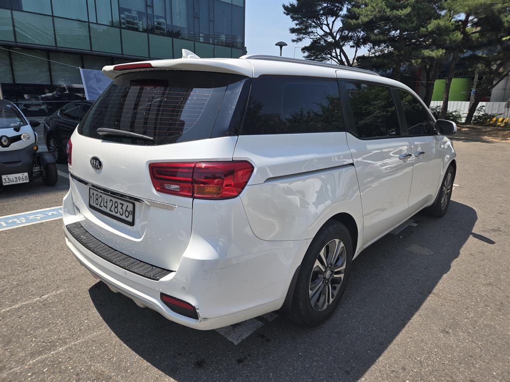 KIA Carnival - Vista 8