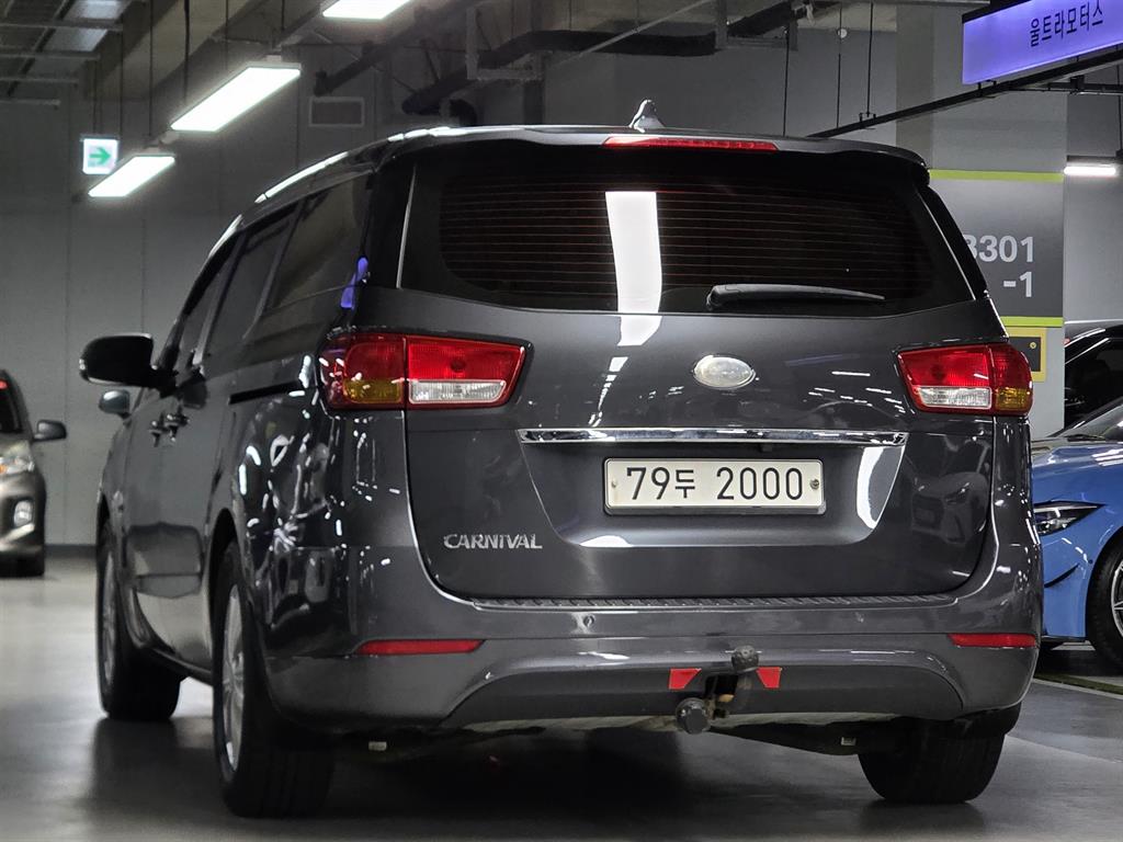 KIA Carnival - Vista 6